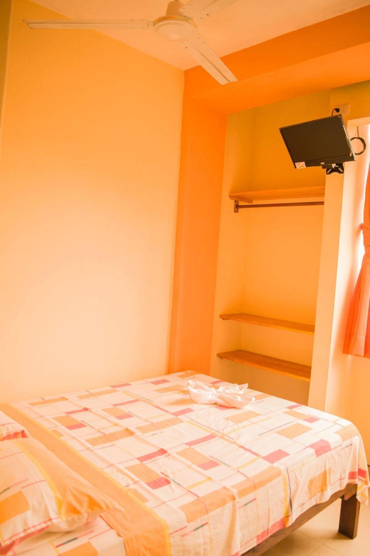 Hospedaje Las Amazonas 이키토스 외부 사진